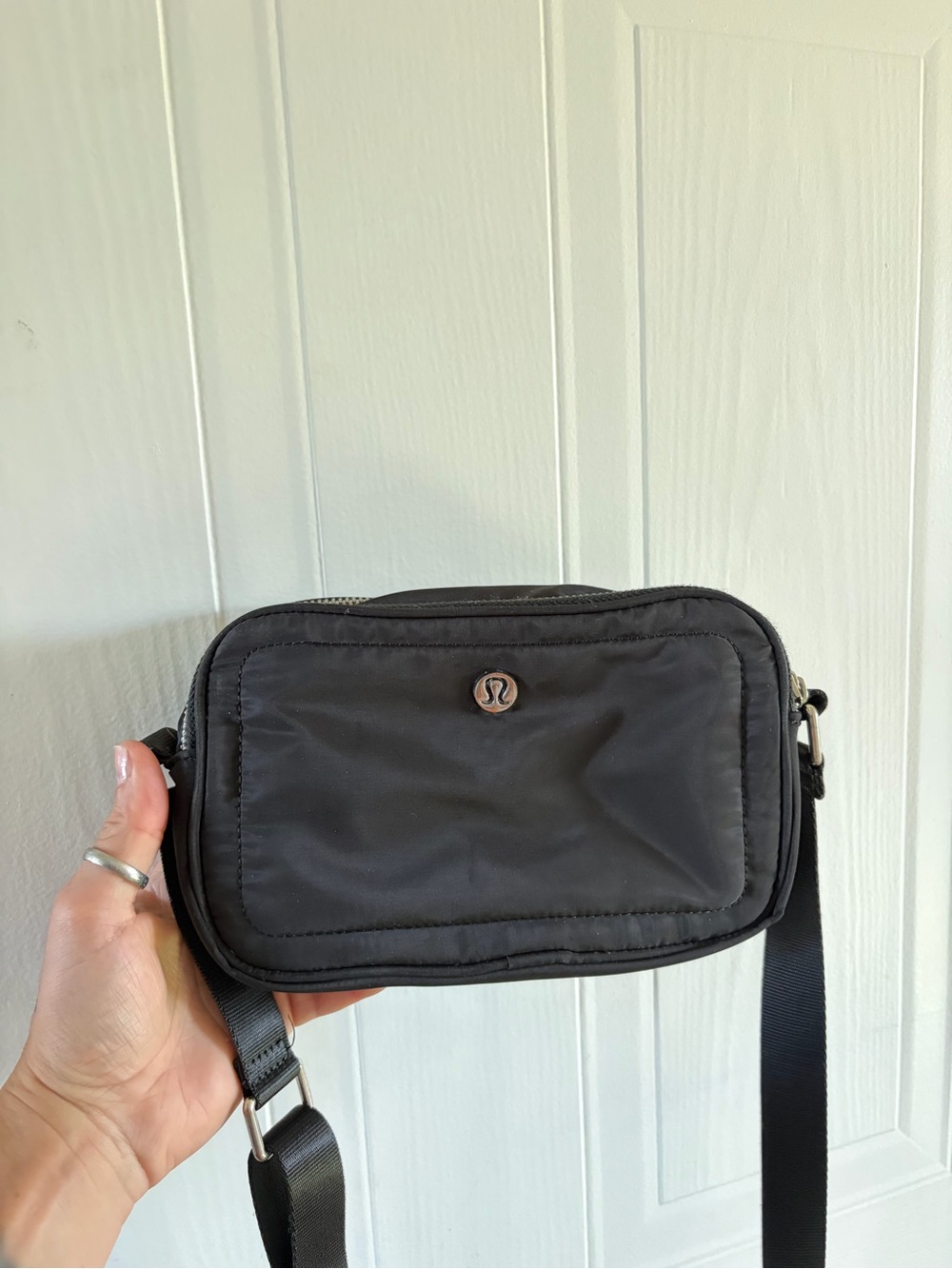 Lululemon Crossbody Camera Bag 2L in Black